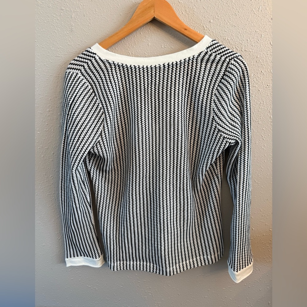 Nic+Zoe Zig Zag Split V Neck Knit Top Medium Black and White - Picture 5 of 9